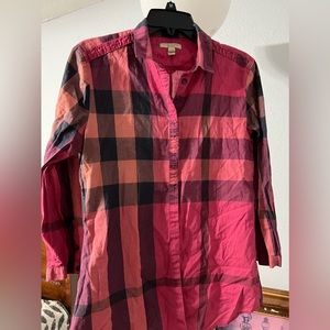 Womens t shirt Burberry with 2 little details